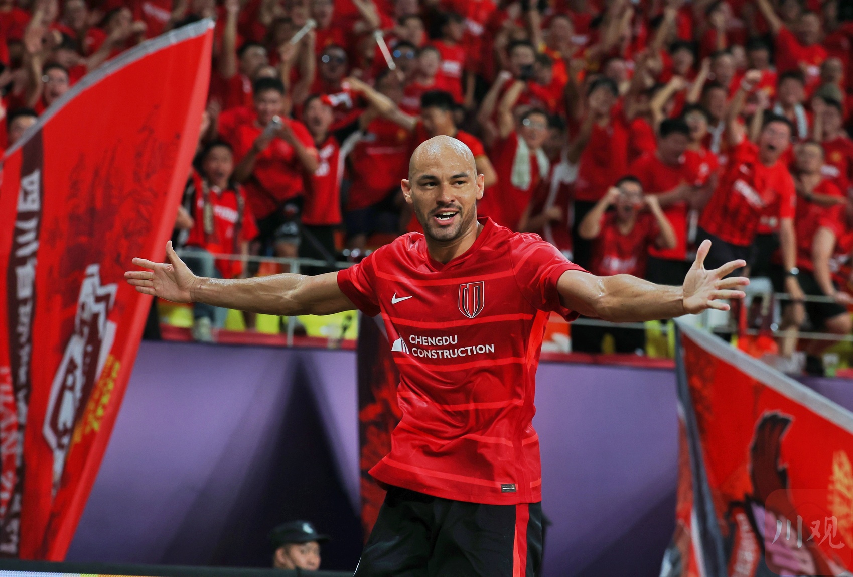 包含成都蓉城训练开放日，今晨外线爆发引欢呼，NBA总决赛在即，更衣室氛围转暖的词条