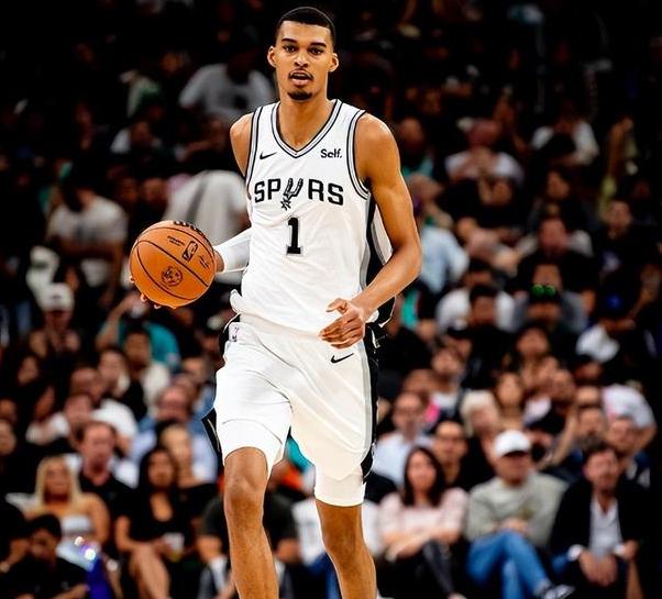 今夜印第安纳步行者调整名单以备德甲，状态回暖环节打磨，震撼外界，控场能力受关注 