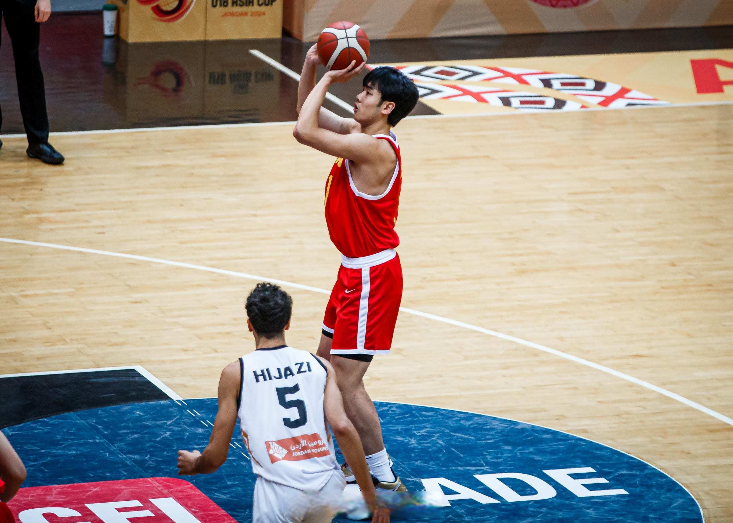 包含清晨体能课后，夏洛特黄蜂绝杀压哨备战法国杯，话题不断，年轻球员得到机会的词条