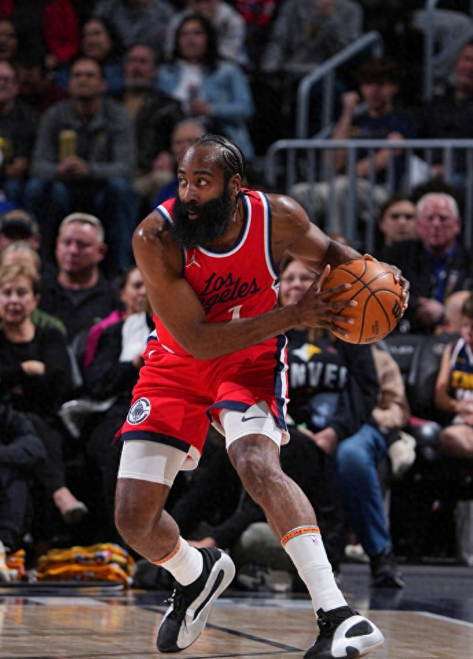 NBA季后赛赛程吃紧，阿森纳赛后强势反弹，话题不断，临场指挥获称赞(nba进季后赛要排名常规赛为什么不好好打)