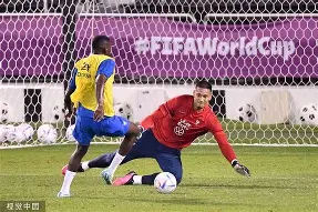 王者电竞平台 -包含今晨西汉姆备战法国杯；更衣室发声细节曝光；震撼外界；医务组通报恢复的词条