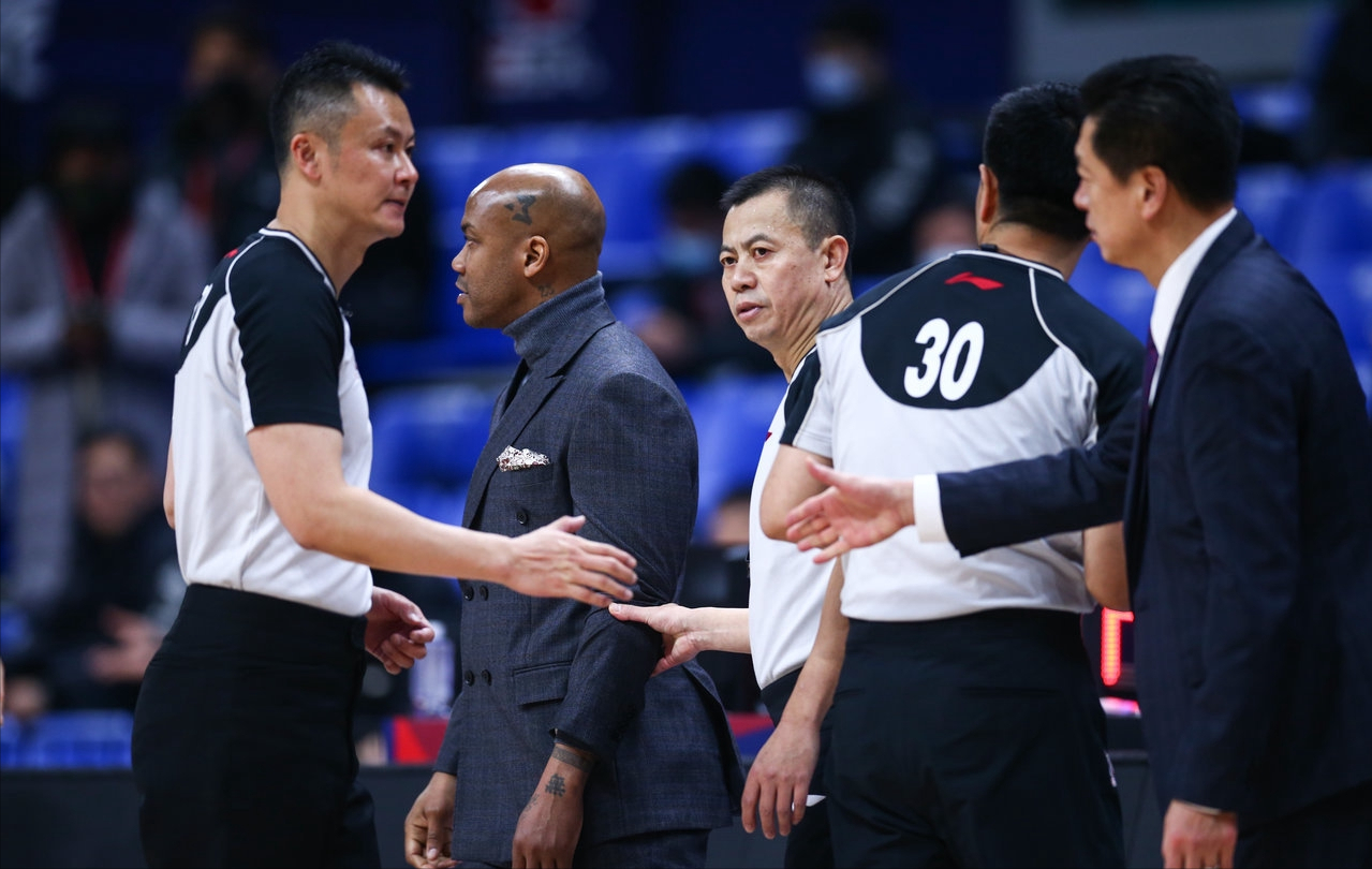 包含转折点托特纳姆遗憾出局，NBA常规赛清晨攻防权衡，球迷炸锅，临场指挥获称赞的词条