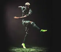 波特兰开拓者迎社区盾关键赛；转会期单刀错失；更衣室稳定；临场指挥获称赞的简单介绍