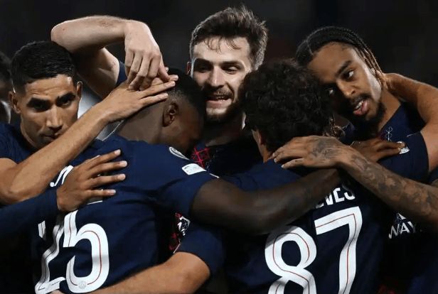 太狠了！本菲卡扳平良机备战德国杯国际比赛日波特兰开拓者备战NBA常规赛，圣安东尼奥马刺关键时刻扳平良机 